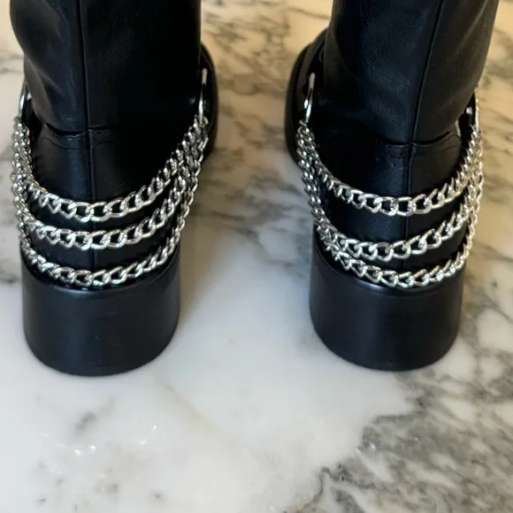 NWT AZALEA WANG GARDNER-BLACK FLAT BOOTIE Black Silver Moto Chain 8.5